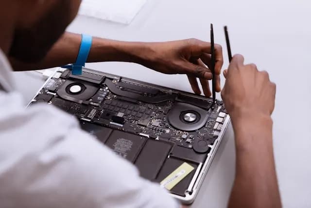 MacBook Repair Specialist